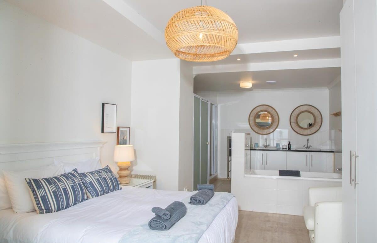 Surfers Penthouse Apartment Muizenberg Exterior photo